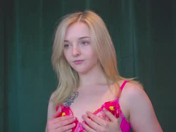 girl
        lucydelovely cam image #2940191