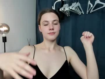 girl
        _hellsbells_ cam image #4304462