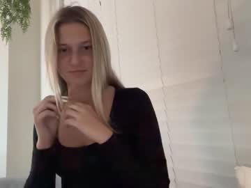 girl
        lucydepp cam image #3856063