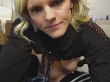 girl
        taylor_love_303 cam image #6848336