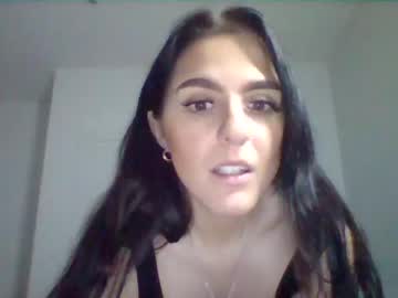 girl
        ariachasee cam image #922337