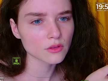girl
        demurelixir cam image #6851141