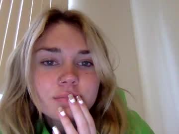 girl
        cassidyyqueen cam image #1471191