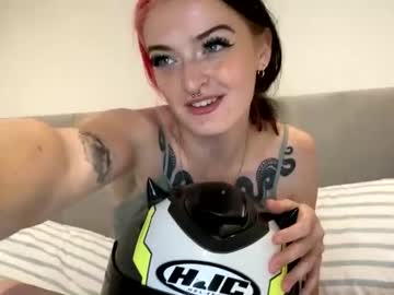 girl
        bikerbaby2319 cam image #4880339