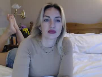 girl
        mallinia cam image #2746670
