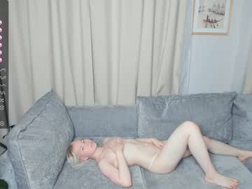girl
        silvergloss cam image #2552287