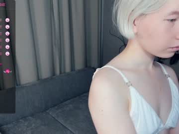 girl
        silvergloss cam image #2586523