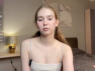 girl
        cute_land cam image #6029537