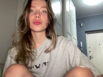 girl
        angel_from_sky cam image #3650373
