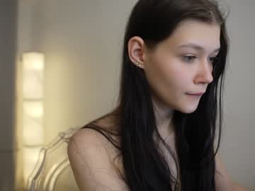 girl
        kelly_ember cam image #5821599