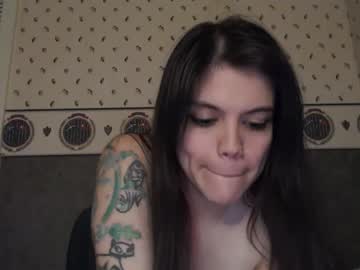 girl
        moonghosts cam image #3497352