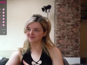 girl
        lucydelovely cam image #2069240