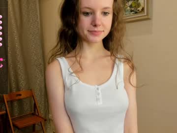 girl
        maryrogersa cam image #2299519