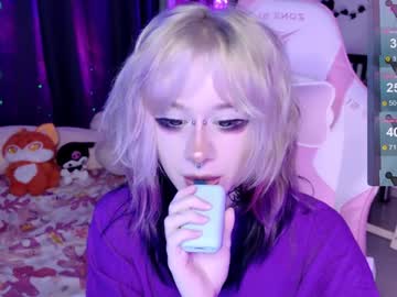 girl
        lollyshy__ cam image #5076666