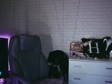 girl
        uindi cam image #966931