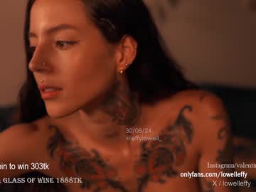 girl
        effylowell_ cam image #4933937