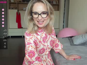 girl
        emilymilf__ cam image #1804992