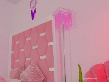 girl
        nicolle_mitchelle cam image #5827406
