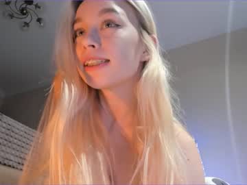 girl
        vikkykitten cam image #2975071