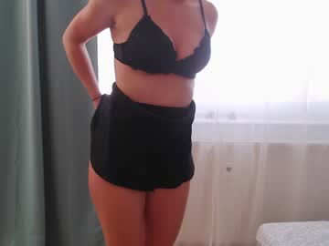 girl
        emerald_kittycat cam image #3398851