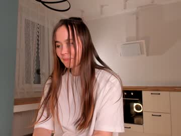 girl
        sylviaklein cam image #720563