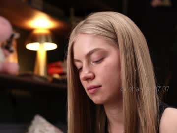 girl
        kateharrise cam image #4541118