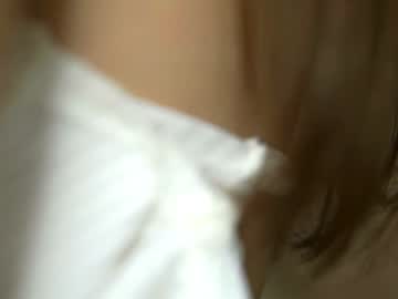 girl
        peek_in_my_window cam image #4573538