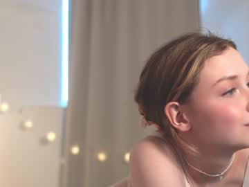 girl
        april_blush cam image #3922238