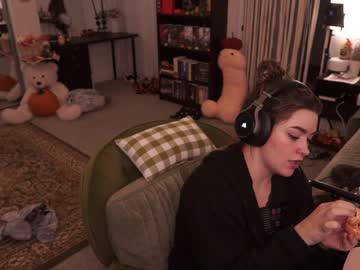girl
        evelynpiers cam image #2389351
