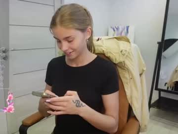 girl
        abby_laker cam image #4907963