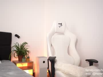 girl
        honeyyykate cam image #4232832