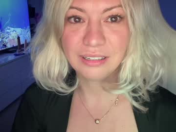 girl
        kiradivine cam image #6640498