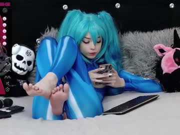 girl
        xenomy cam image #1740082