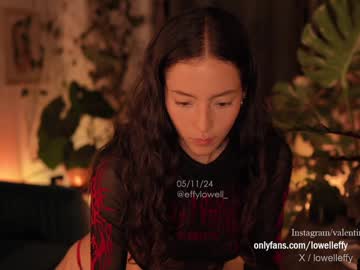 girl
        effylowell_ cam image #5415078