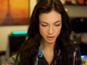 girl
        melodymate cam image #225102