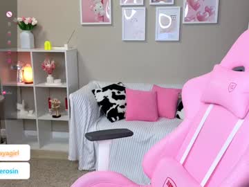 girl
        maya_blonde18 cam image #6040959