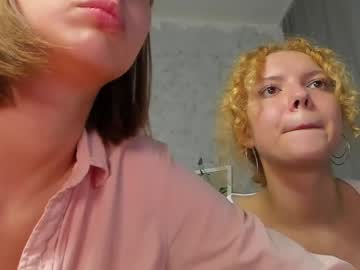 girl
        curly_suue cam image #2410337