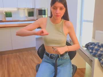 girl
        lucettagibbard cam image #4949178
