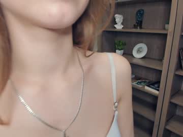 girl
        summer_bird cam image #1599672