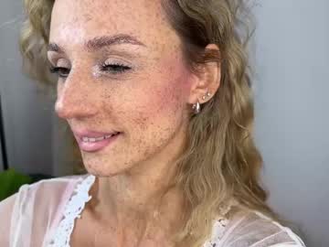girl
        artease cam image #6387658