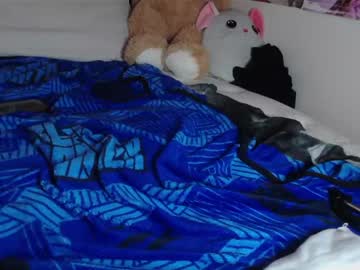 girl
        tinyselina cam image #2095353