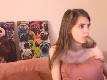 girl
        st_ella cam image #1957227