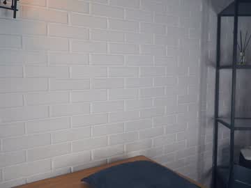 girl
        vibe_house cam image #5577685