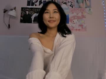 girl
        lora_com cam image #1665614