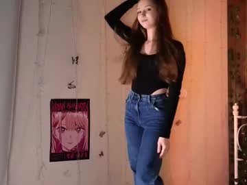 girl
        brittbrucker cam image #5578844