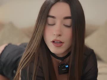 girl
        emyii cam image #4910040