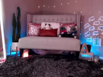 girl
        aubrilee cam image #1369806