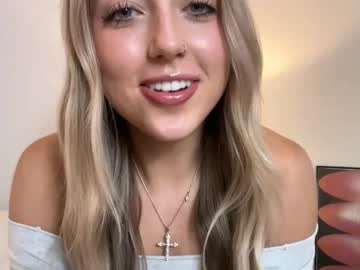 girl
        lovelyyylivyyy cam image #5055336