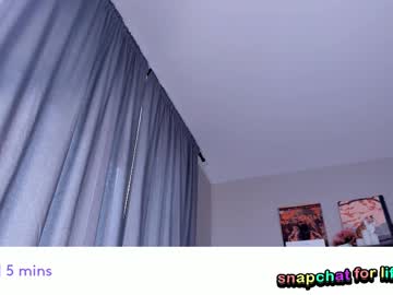 girl
        vivian_qwerty cam image #6587398