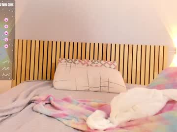 girl
        little_effy18 cam image #1133231